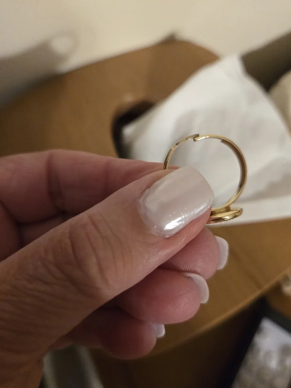 Silver Girl Gold Ring with Cream Round Inlay Of A Seashell